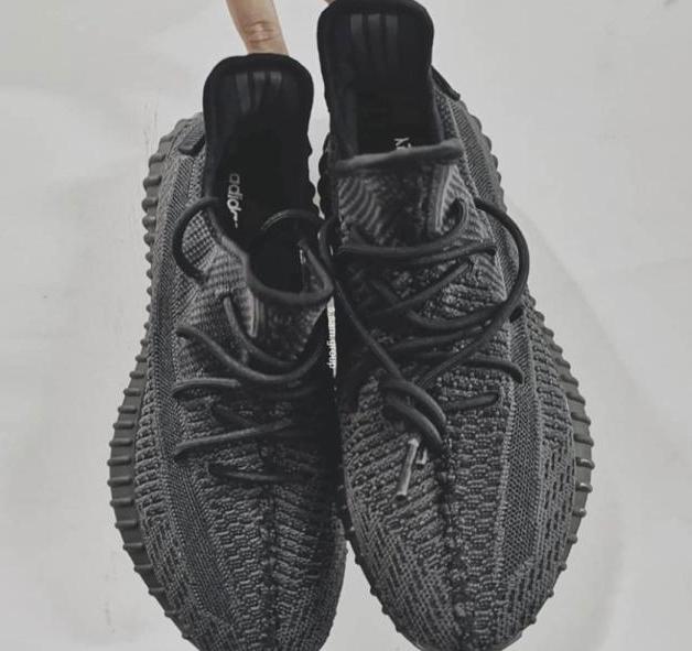 adidas户外鞋联名,adidas漫威联名足球