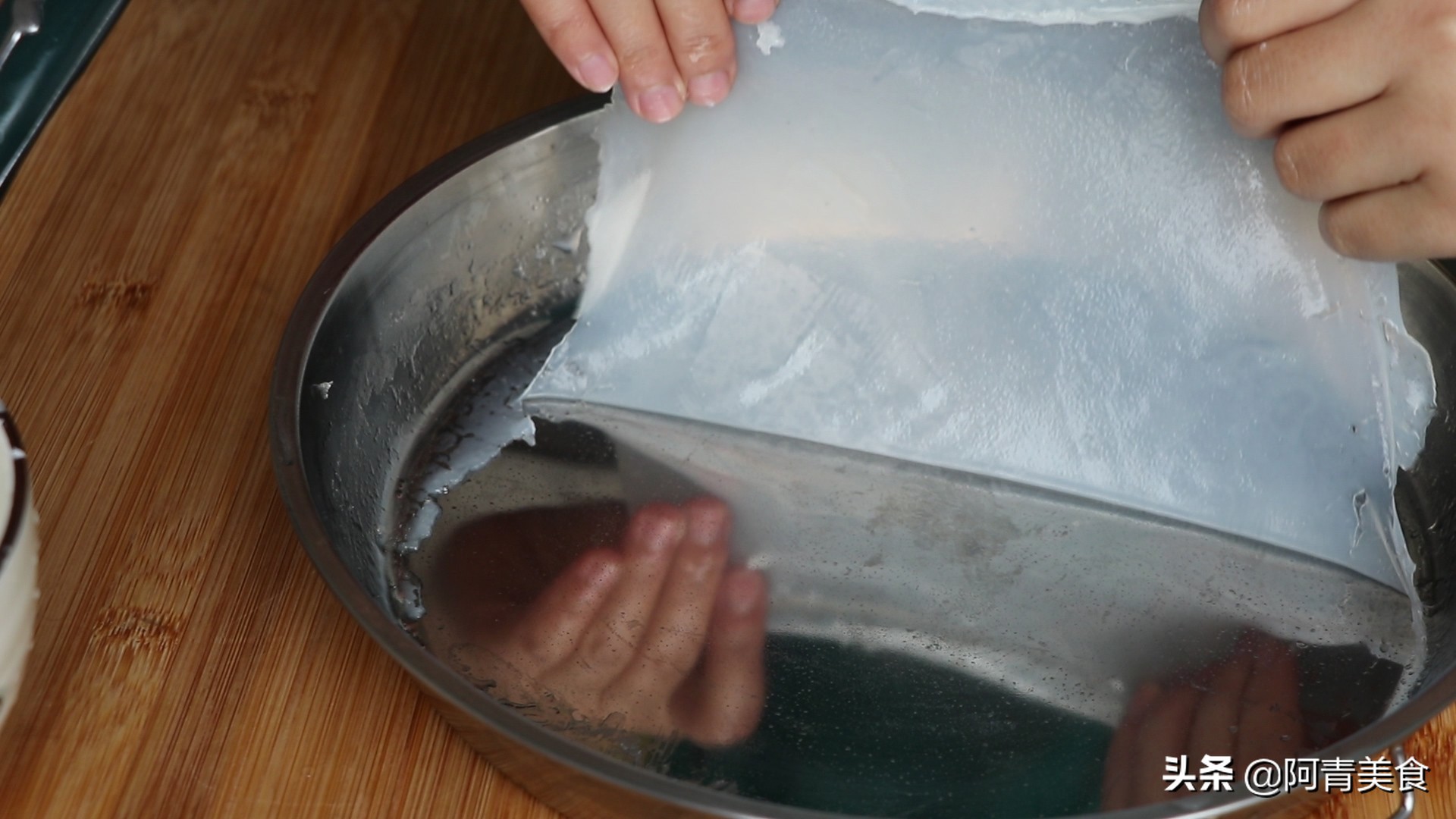 凉皮最简单快速做法不揉面不洗面,凉皮新做法不用洗面不用揉面