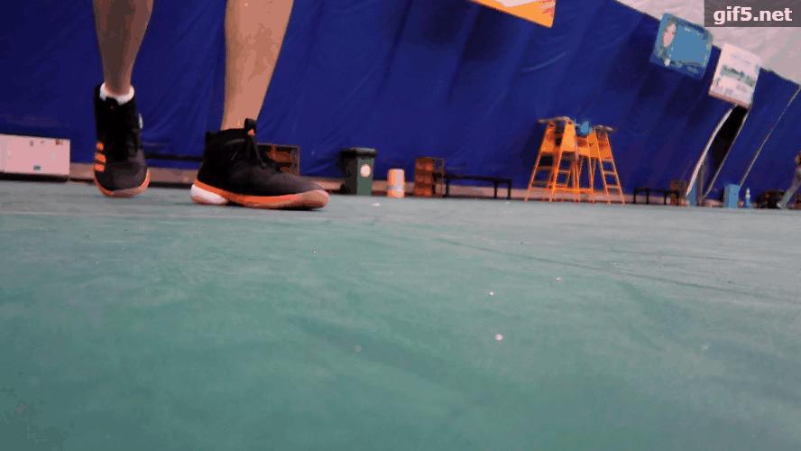 穿上就不想再脱的Q弹，阿迪达斯羽毛球鞋评测