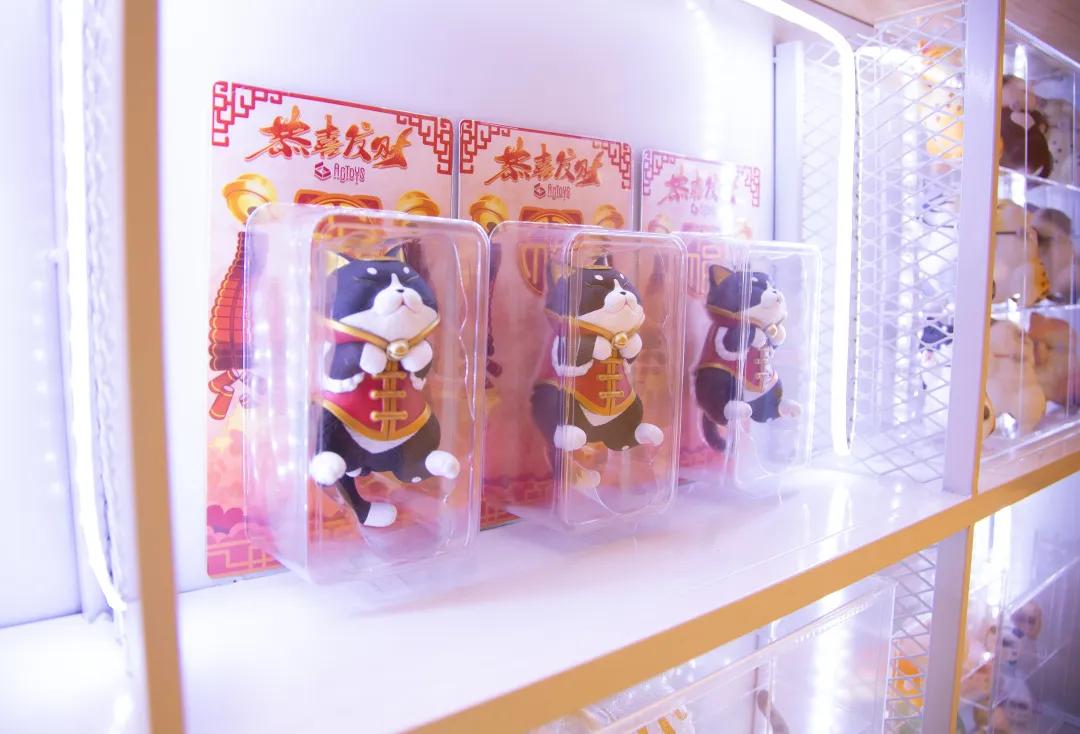 打卡圣地|华贸中心XHoolicar“喵喵满袋大聚会”