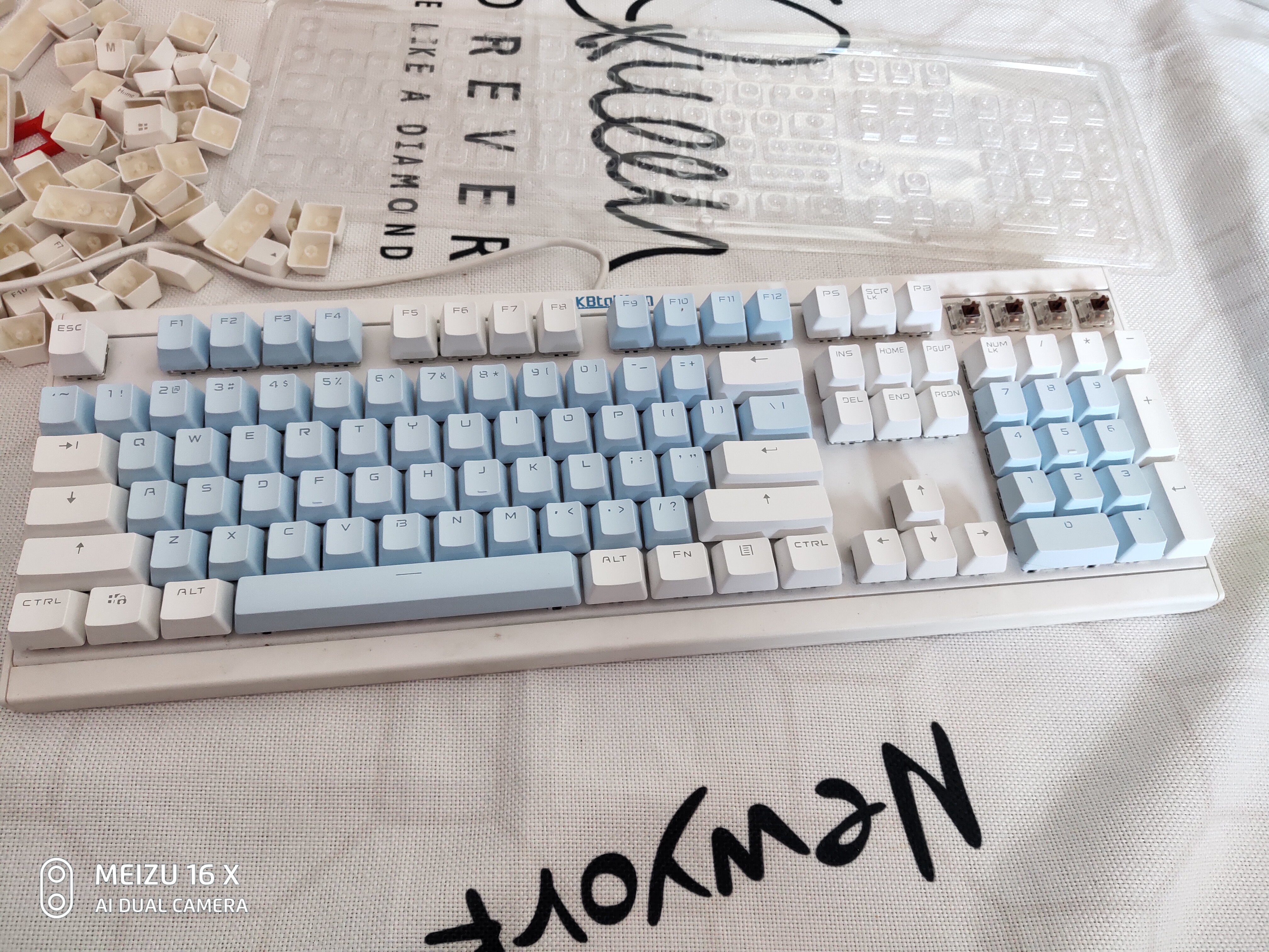 公认手感最好的机械键盘轴是什么,机械键盘樱桃轴与普通轴的区别