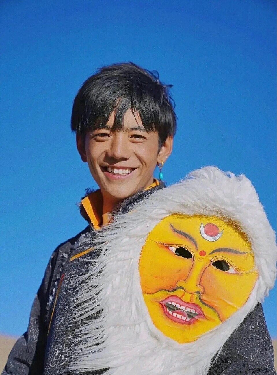 他们急了，看到淳朴的丁真受到女生追捧，丁真受到不友好的对待