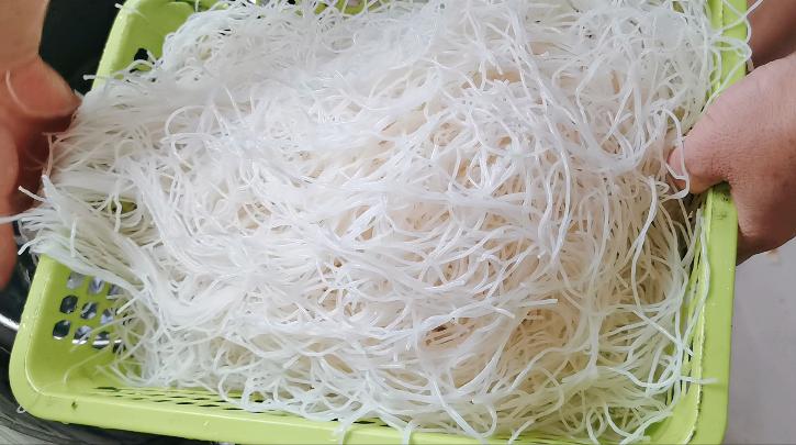 教你用粘米粉做炒粉,夏天粉条酸辣粉做法