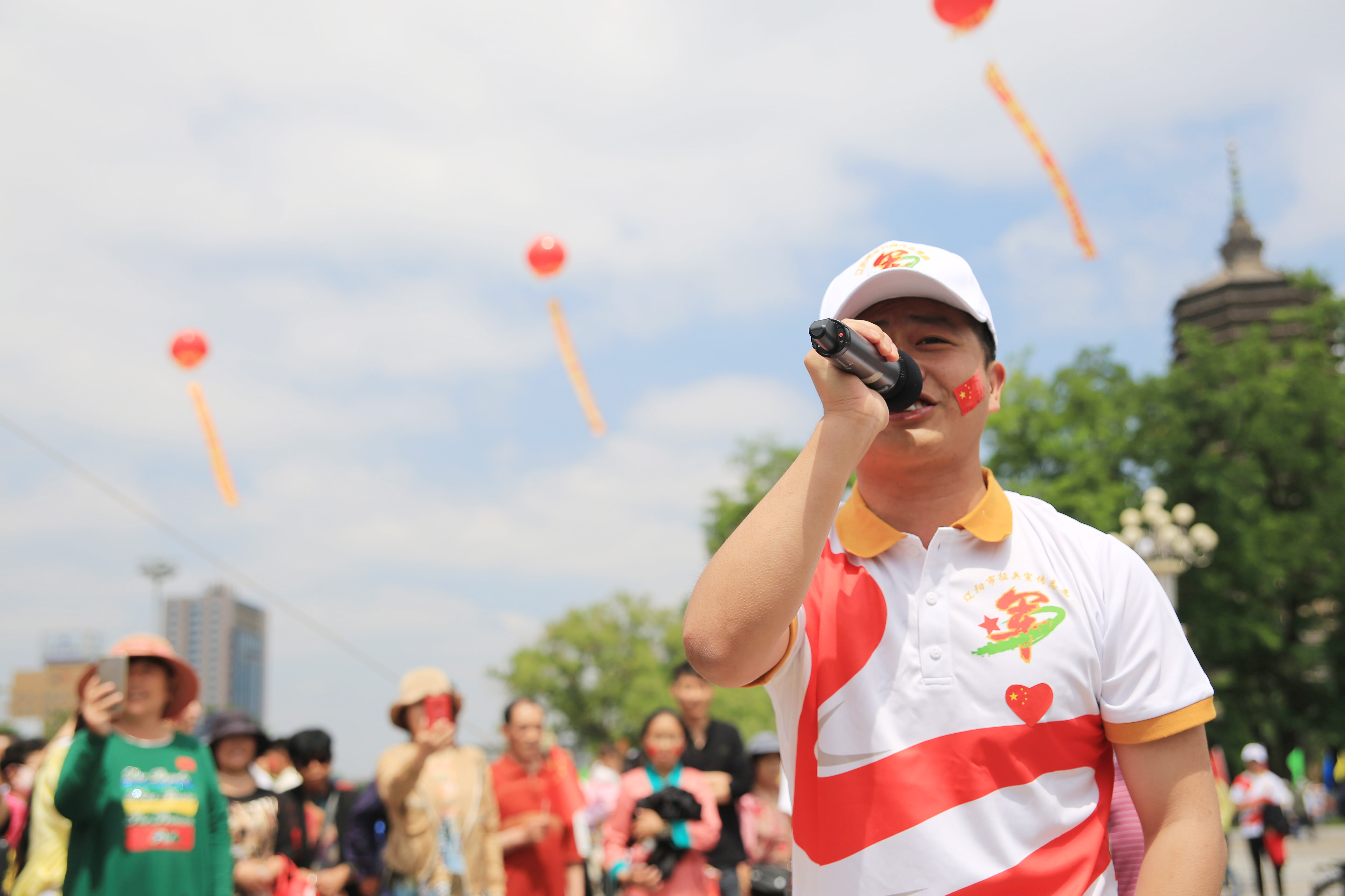 辽宁沈阳：广场“快闪”掀起参军热