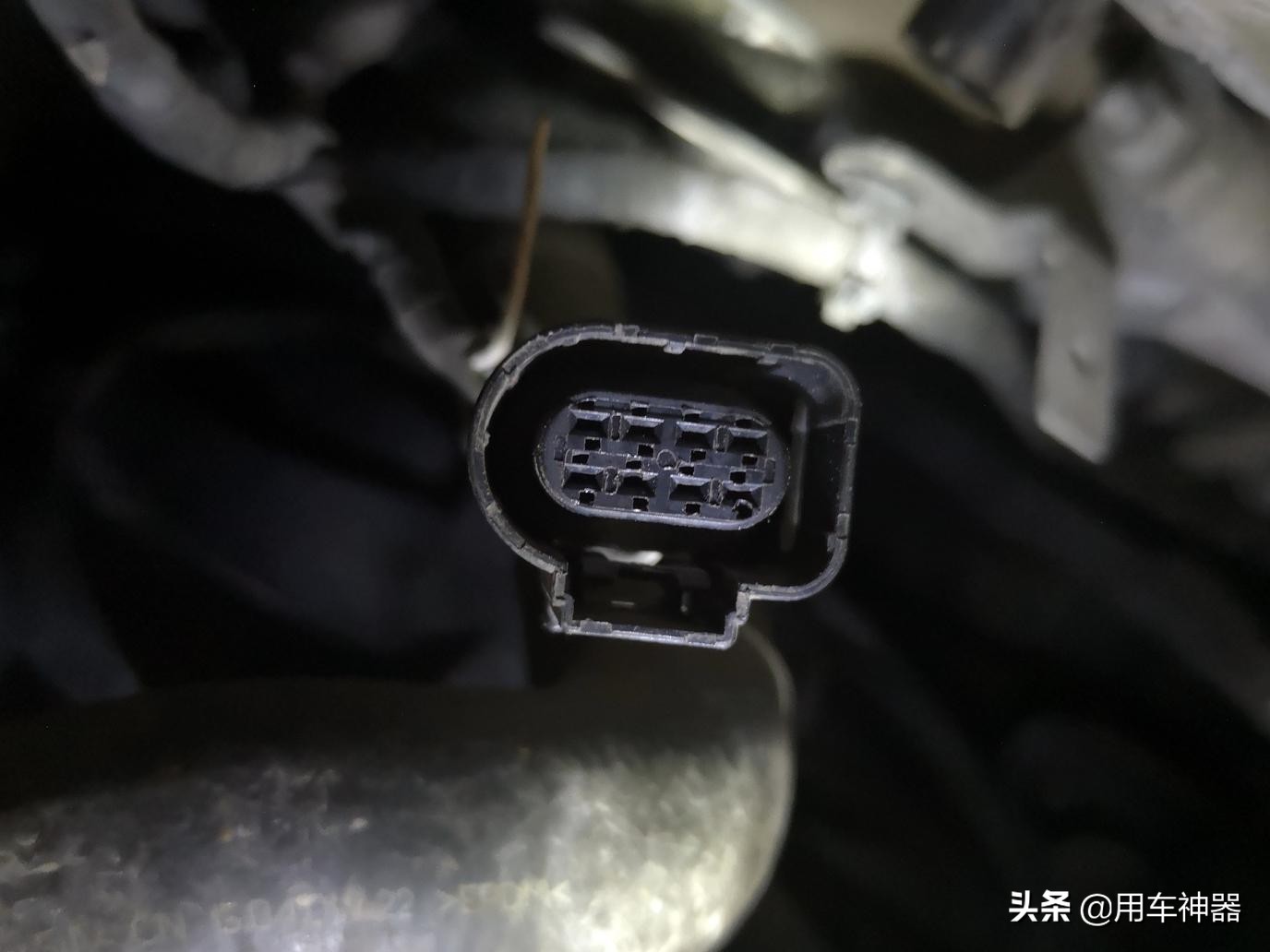 科鲁泽发动机故障指示灯亮起,汕德卡发动机故障灯亮起什么故障