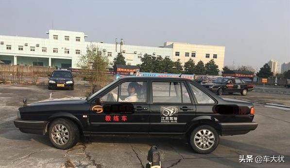 斜车位新手倒库停车技巧,车位倒库最简单又准的方法