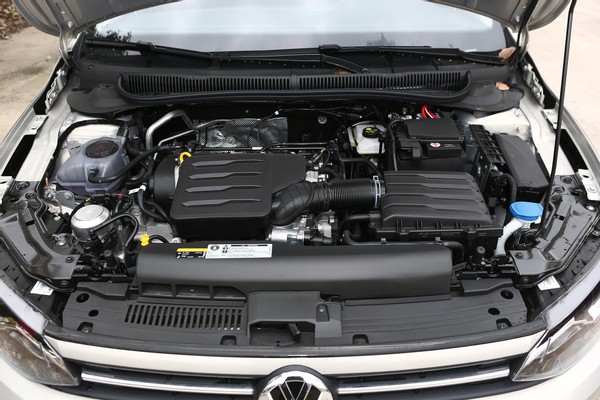 纯市区代步飞度到底值不值得买,本田飞度和高尔夫代步车哪个好