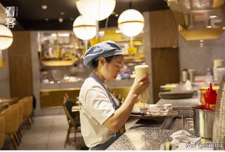 为了逃离包办婚姻，她们前往深圳打工赎身