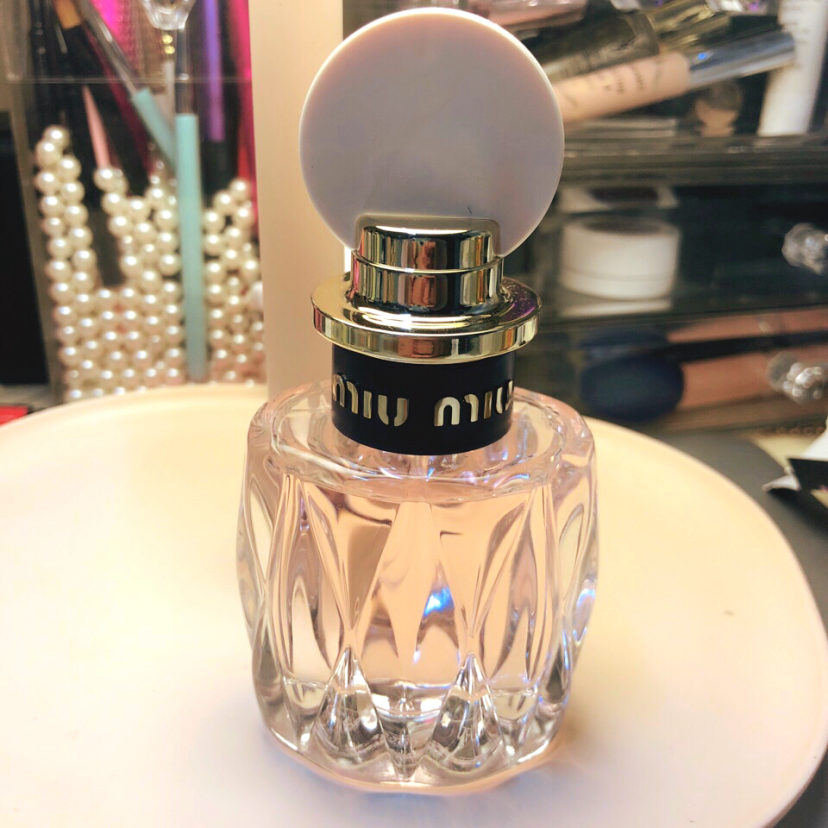 味道比较淡的适合年轻女生的香水,适合30岁以下的女士香水