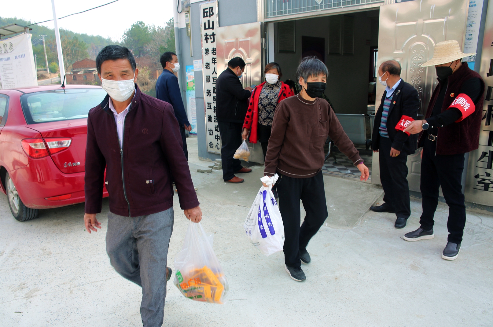 一手抓生产一手抓防疫的宣传报道,一手抓防疫一手抓生产相关简报