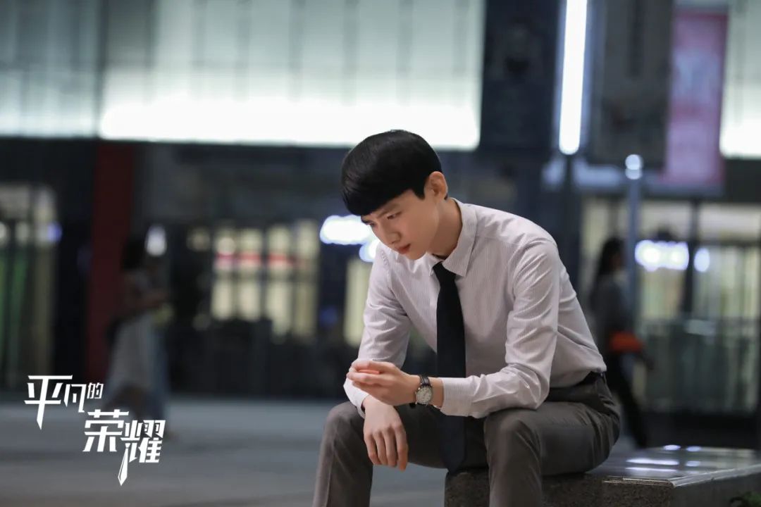 主角不再光芒万丈，我眼中只有万年男二