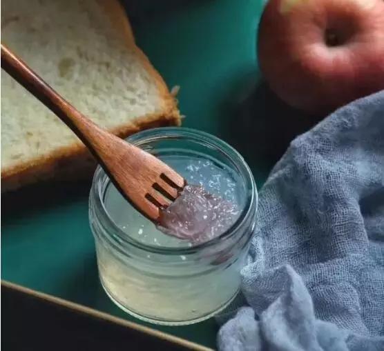 为什么炖好的燕窝一股蛋清味,为什么燕窝炖好放牛奶就化水