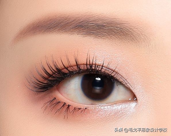 如何画眼妆才能有神又自然,娇邦电眼双头眼妆组合