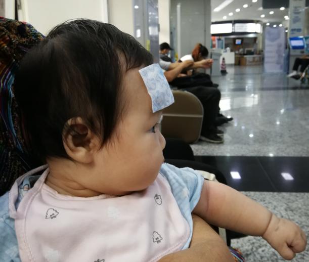 给娃这样开空调难怪会生病,孩子容易生病空调开什么模式好点