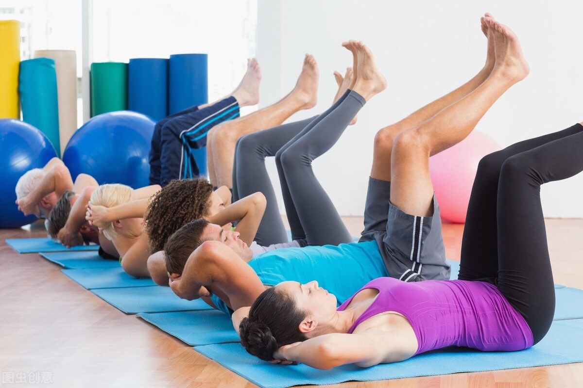 “长腿美人”是她的标志,又细又直,3个动作,塑造同款腿部线条