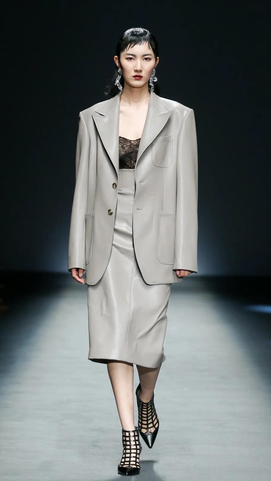 2021秋冬女装款式流行趋势,2018秋冬趋势报告巴黎时装周