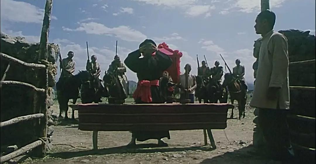 《裸血》：美貌少女成为男人复仇的工具，贪婪和蒙昧下无人能幸免