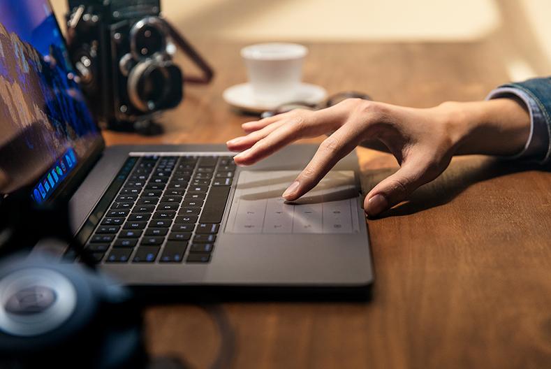 笔记本触控板变精准,一张膜秒变显示屏