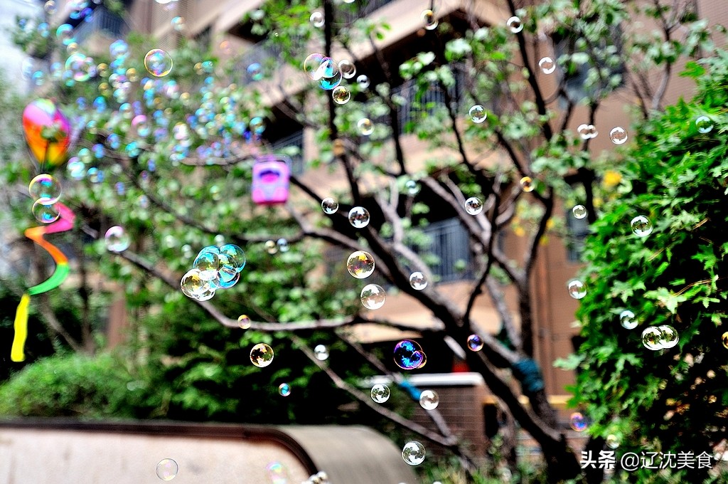 在设计家居的路上一直坚持,在厨房用餐设计