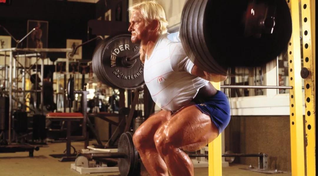 深蹲膝盖超过脚尖的危害,深蹲膝盖不能弯曲到90度