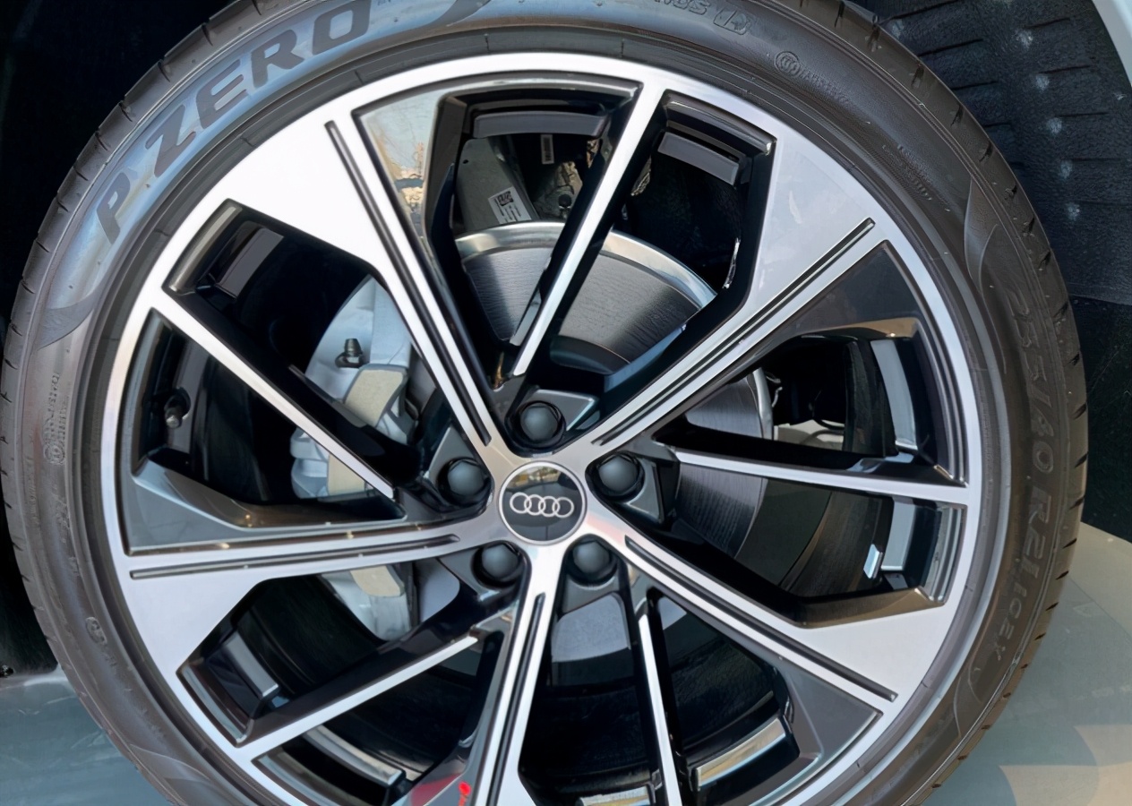 全新奥迪q5有哪些颜色好看,新款奥迪q5实拍