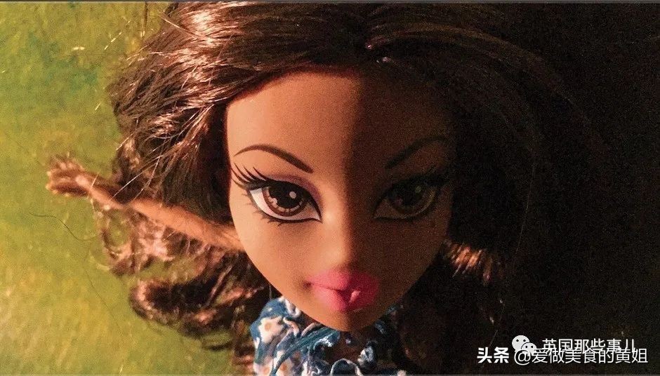 20次整容成功的女人,22岁女人做20次丰唇手术