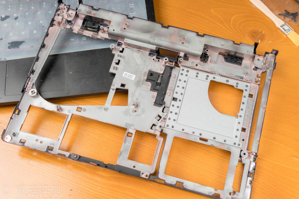 联想y400维修断轴,联想y400屏轴太紧