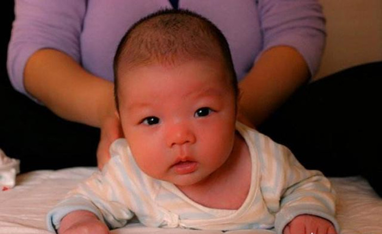 宝宝吃不饱体重增长快,宝宝体重不足怎么补