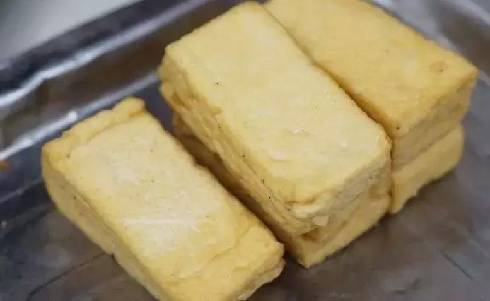 臭豆腐为什么吃了会变丑,臭豆腐非常臭吃起来越来越香