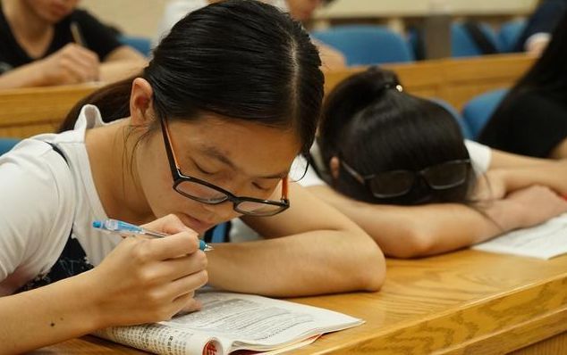 高三睡眠不足学习效率低下,高三怎样缓解睡眠不足