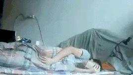 新加坡封城1个月宅在家的我们，竟活成了这个“鬼”样子