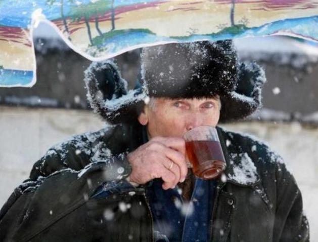 俄罗斯游客疑惑：这玩意那么贵，中国人却把它当成白来水来喝？