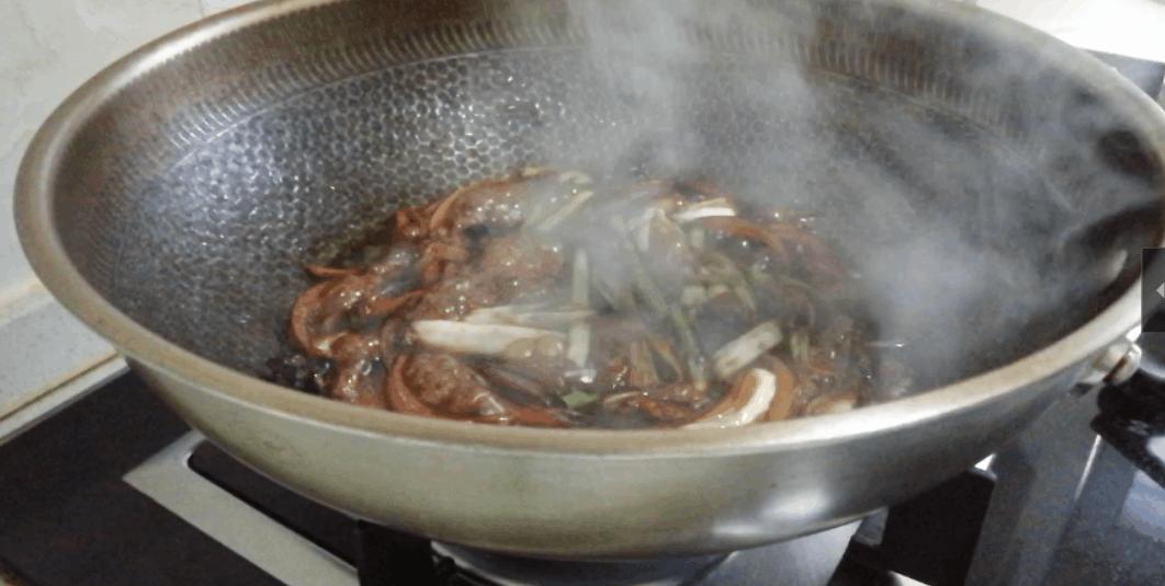 炒面不粘锅的技巧教你一招,做炒面酱油粘锅怎么办