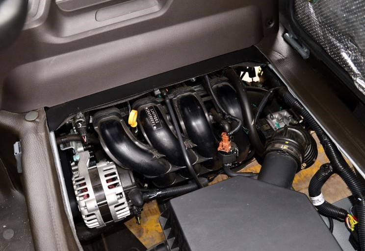 五菱荣光新卡跑车,五菱荣光新卡小巧车身更灵活