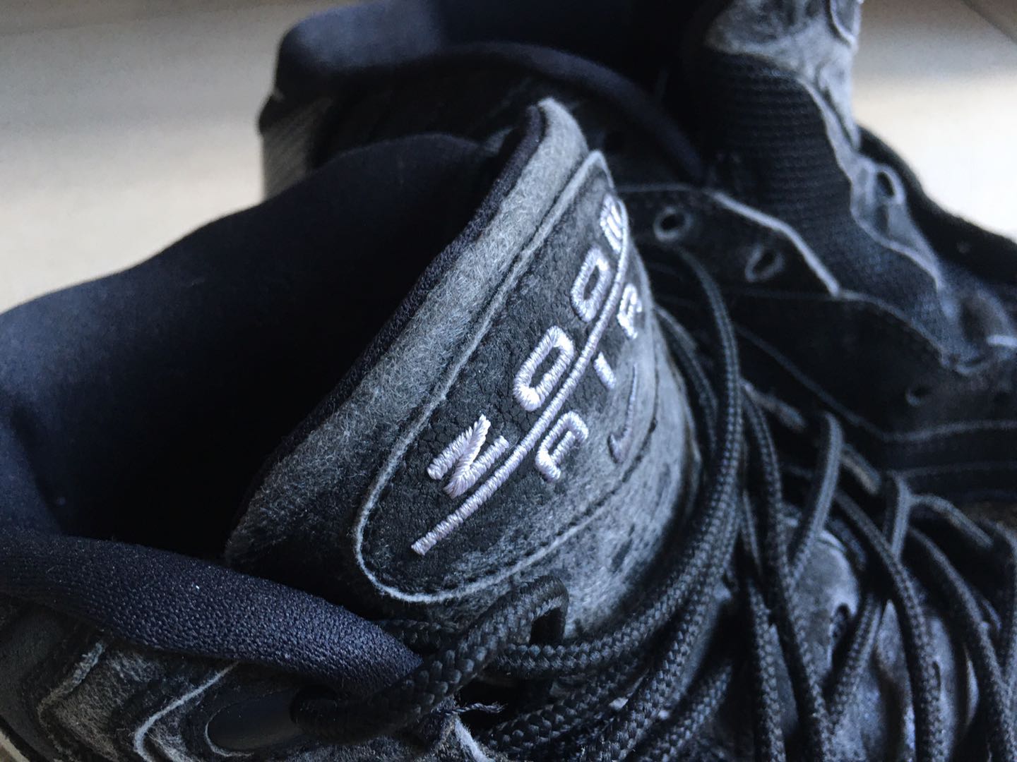 球鞋开胶怎么去溢胶,怎么保存球鞋和鞋盒