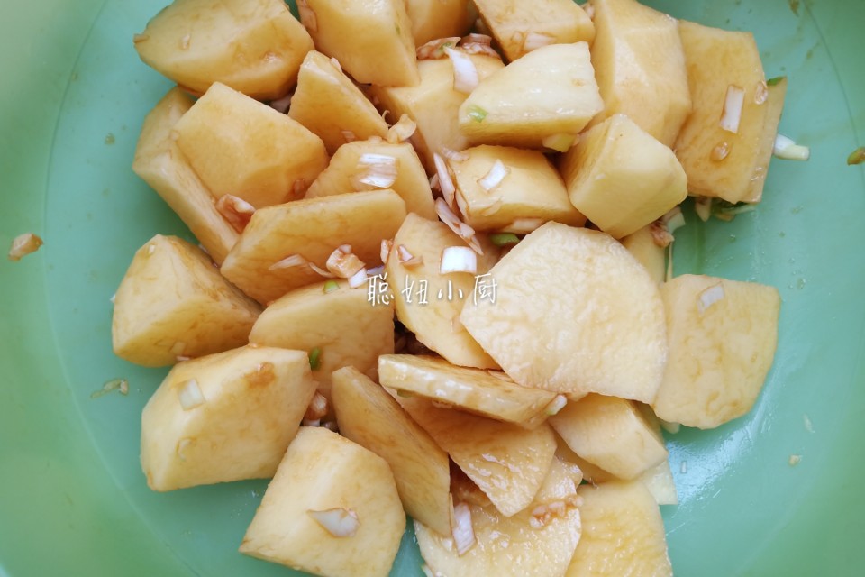 土豆不炒不蒸这样做酸甜微辣,土豆泥的做法大全土豆怎么蒸着吃