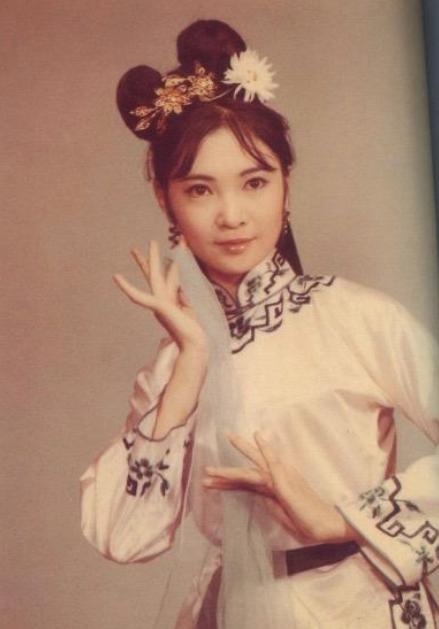 传奇影后萧芳芳：被张国荣奉为女神，甩掉谢贤，她有多厉害？