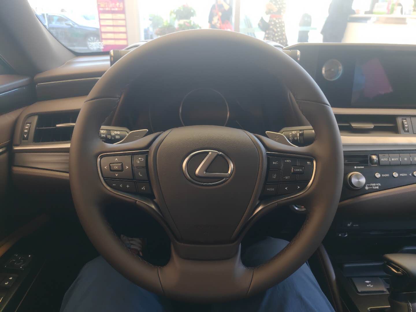 这才是豪车该有的样子,雷克萨斯es200可以做滴滴豪华车吗