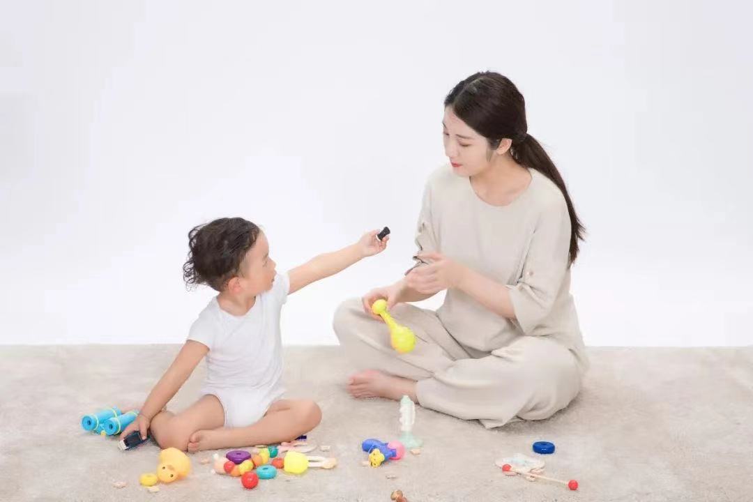 2岁孩子太淘气该如何管教,家有二宝如何教育孩子