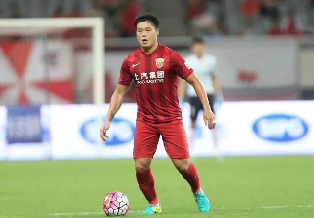 国足队员身材比拼,国足与国外强队身材对比