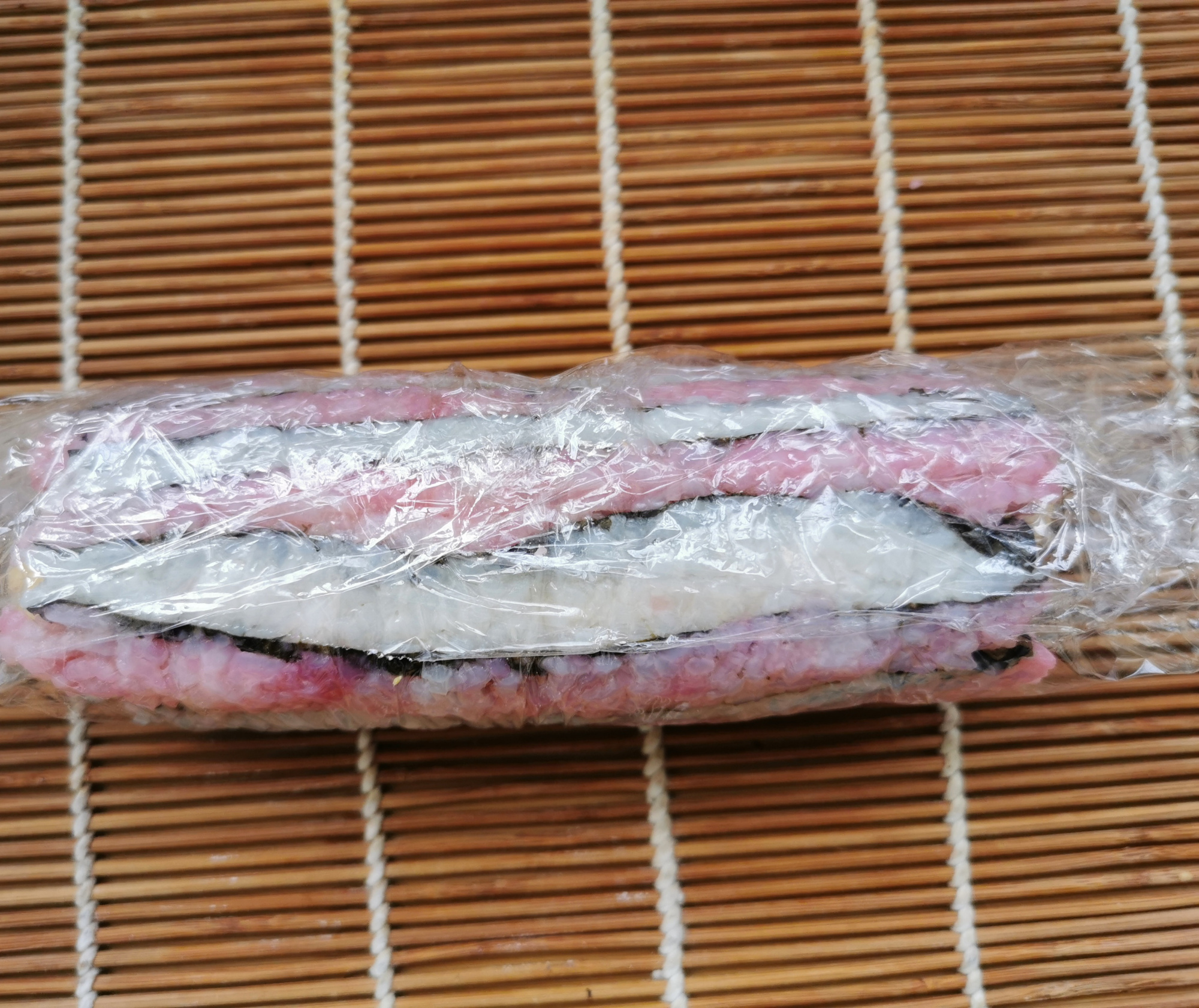 突然想吃寿司自己动手做起来,想做寿司怎么做寿司