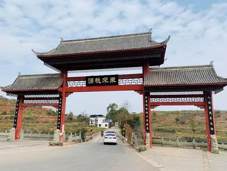 自驾旅游沿着g30高速公路看风景,沿g318去拉萨一路海拔