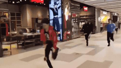 开售仅2分钟就被一抢而空！一件印花短袖居然可以12小时涨价6倍？