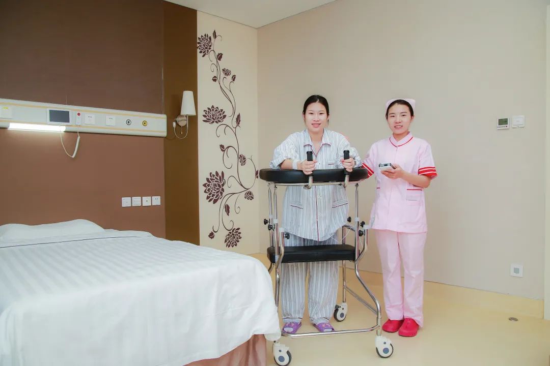 学习正常分娩指南，优化孕妇在产程和分娩中的体验，维护产妇尊严