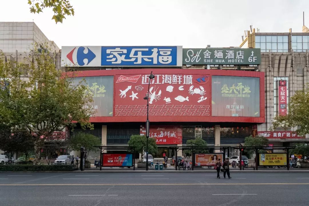 奇点杭州|近江海鲜城入驻涌金广场，店家花100万装修