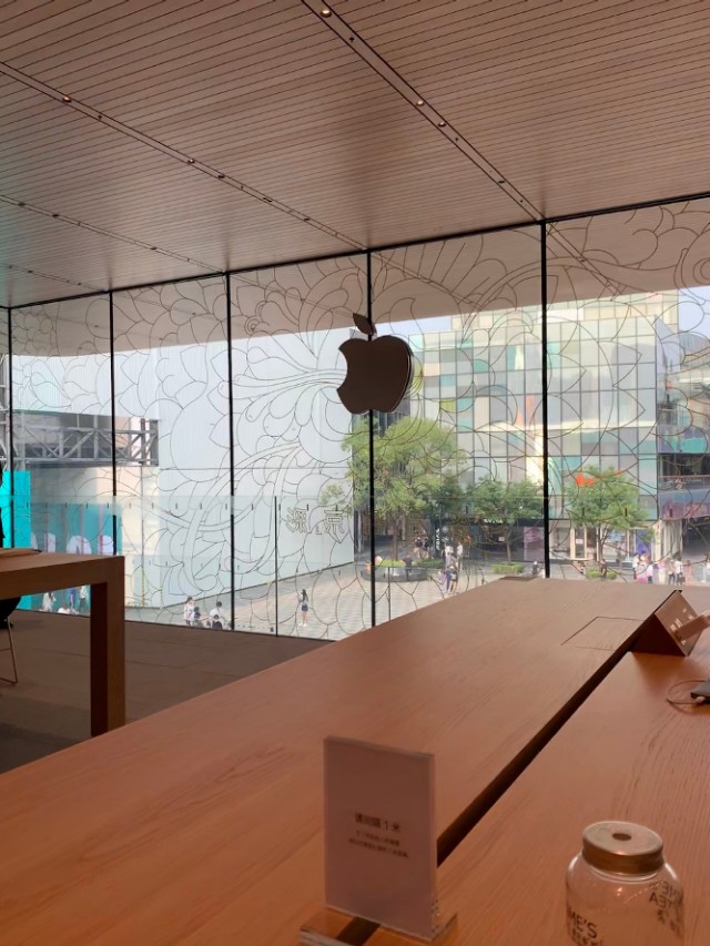 阅尽人情是看破世事的前提，没经历过所谓看破红尘只是装神弄鬼。