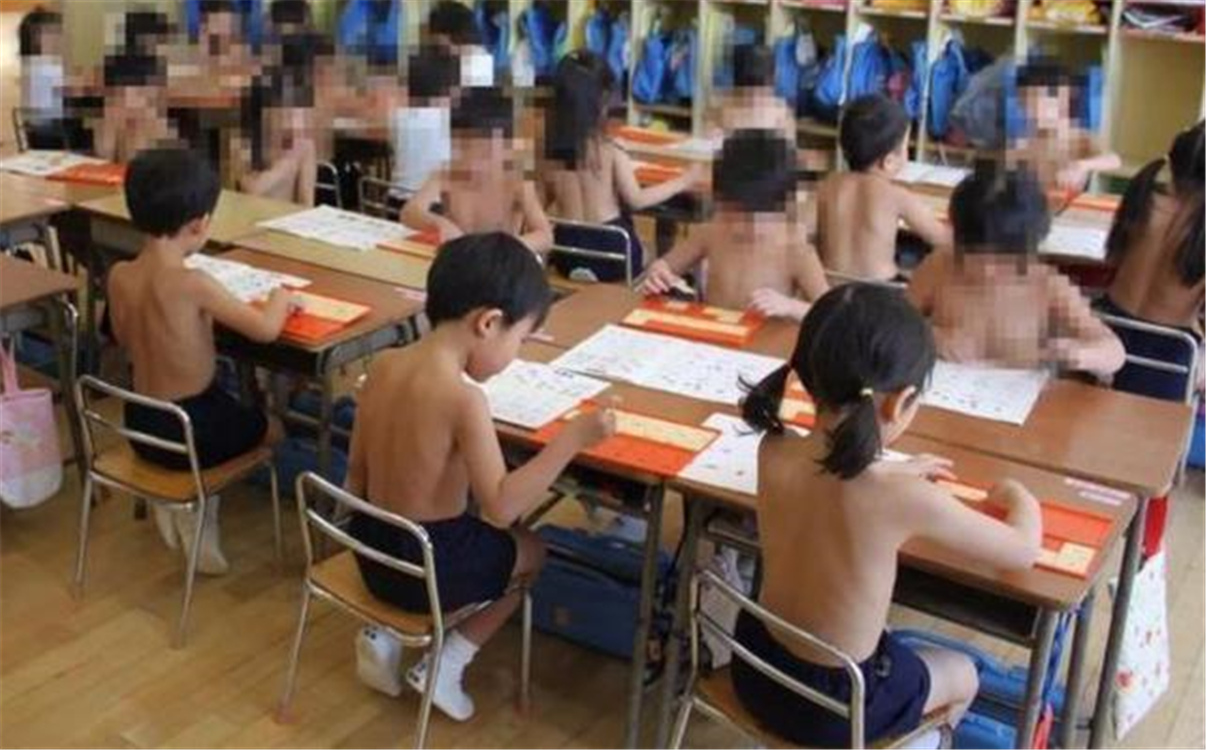 上课“脱衣”刺激发育，日本“裸体教育”惹争议：这不是耍流氓吗