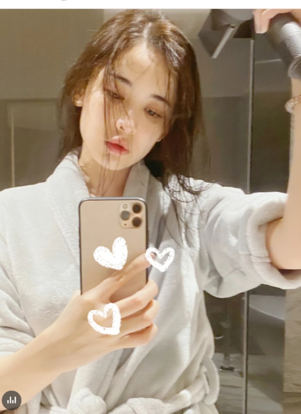 明星护发真拼！郑爽娜扎花样用生发液，范冰冰欧阳娜娜洗头超细致