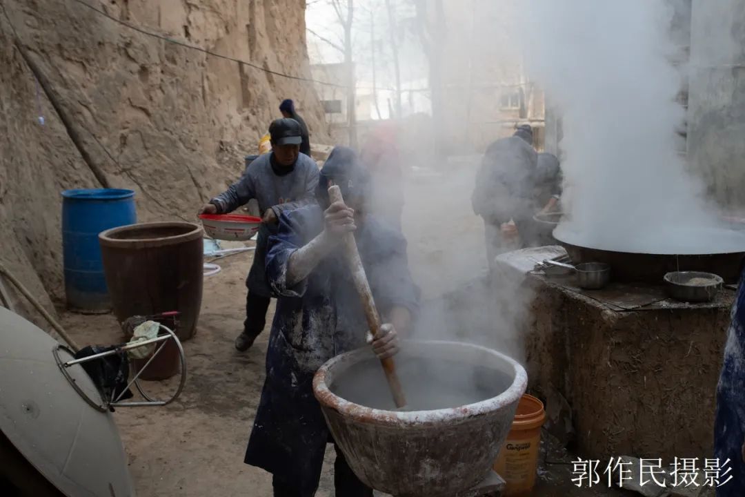 山东漏粉条的过程视频,漏瓢式粉条制作技术视频