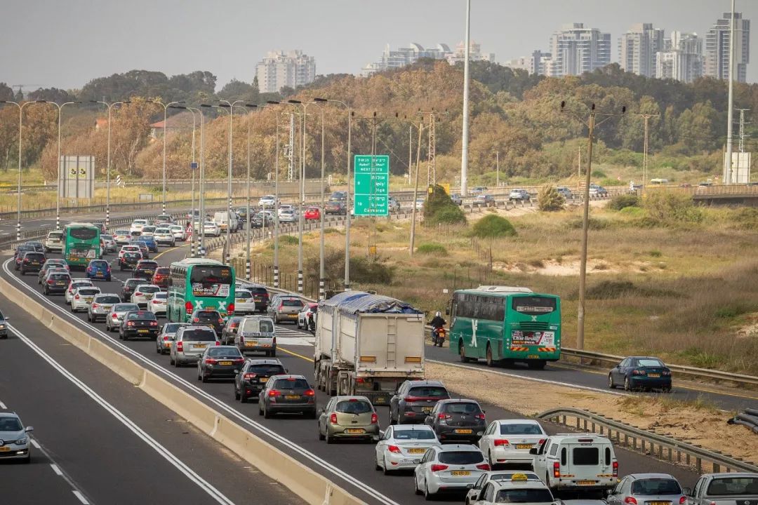 流言终结者汽车有坑跑得更快,流言终结者汽油车会爆炸么